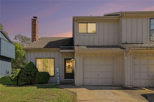 7507 Long Ave, Lenexa, KS, 66216-3117 | Card Image