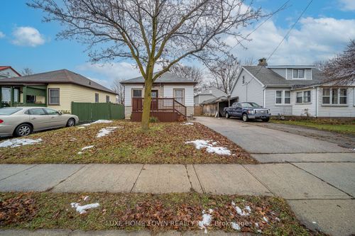 93 Norfolk Ave, Cambridge, ON, N1R3T8 | Card Image