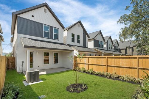5624 Bertellis Ln, Houston, TX, 77091-4726 | Card Image