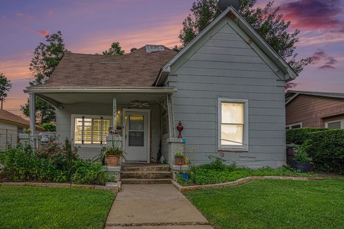 1224 E Hattie St, Fort Worth, TX, 76104-1608 | Card Image