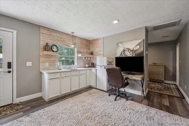 3231 Charles Ave, House other with 3 bedrooms, 2 bathrooms and 2 parking in Groves TX | Image 29