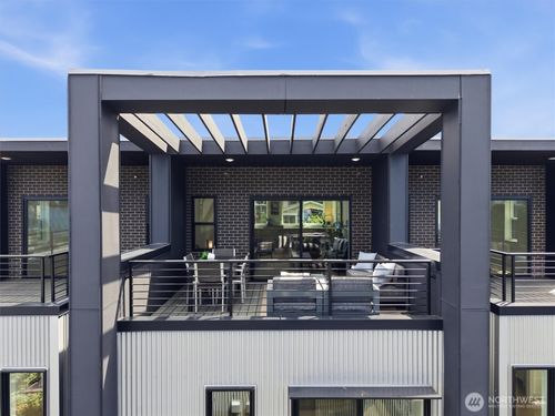 2017 Minor Ave E, Seattle, WA, 98102-3513 | Card Image