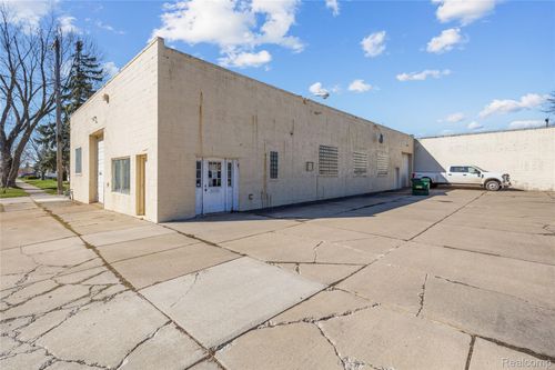 1601 Eureka Rd, Wyandotte, MI, 48192-6115 | Card Image