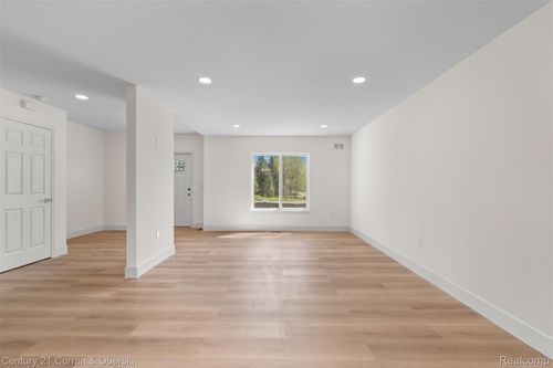 23313 Middlebelt Rd, Farmington Hills, MI, 48336-2901 | Card Image