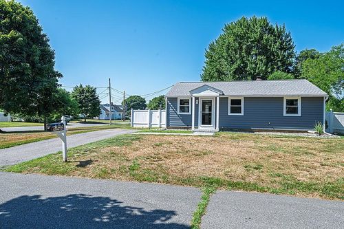 1 Eastmor Ln, Hampton, NH, 03842-3944 | Card Image
