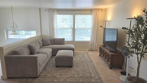 484 Belvedere Ln, Aurora, IL, 60502-8616 | Card Image