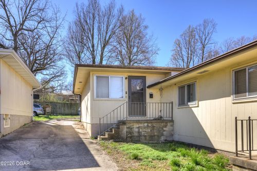 b-417 W Spring St, Neosho, MO, 64850-1745 | Card Image