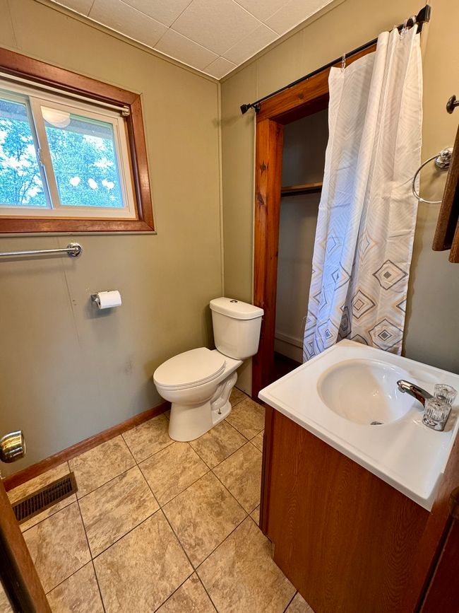 1202 E Water St, House other with 1 bedrooms, 1 bathrooms and 4 parking in Pontiac IL | Image 16