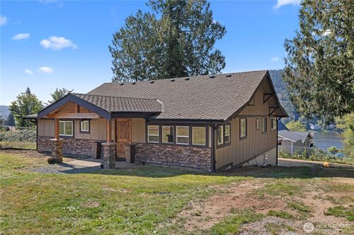 18092 Montborne Rd, Mount Vernon, WA, 98274-8154 | Card Image