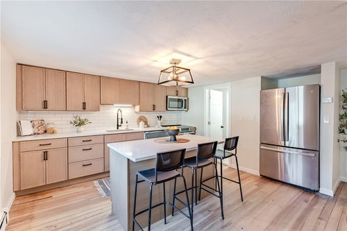 37 Phillip St, Coventry, RI, 02816-7425 | Card Image