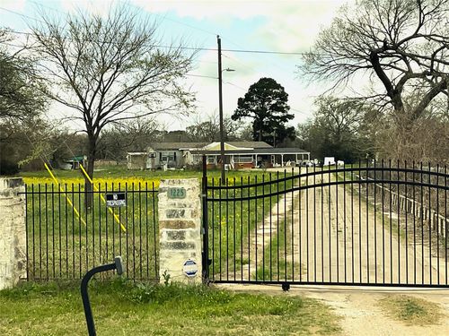 1225 Highway 71 W, Smithville, TX, 78957-5730 | Card Image