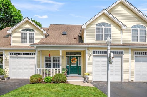 unit-302-130 Bear Hill Rd, Cumberland, RI, 02864-6047 | Card Image