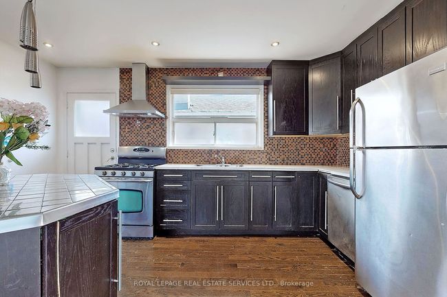 15 Waxham Rd, House other with 4 bedrooms, 2 bathrooms and 4 parking in Etobicoke ON | Image 6