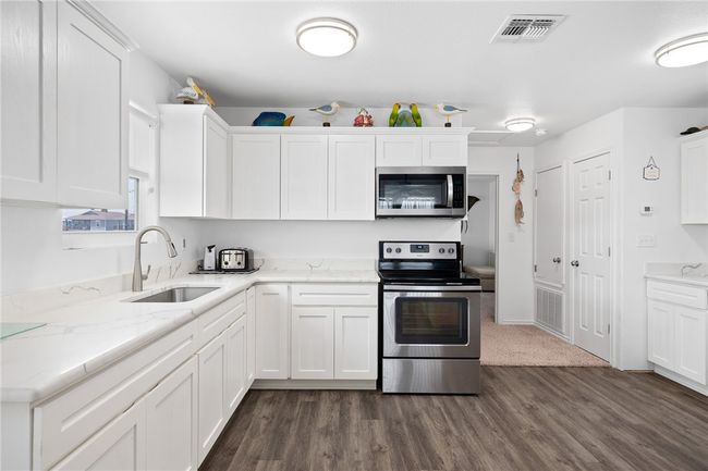 326 E 10 Th St, House other with 1 bedrooms, 2 bathrooms and null parking in Rockport TX | Image 15