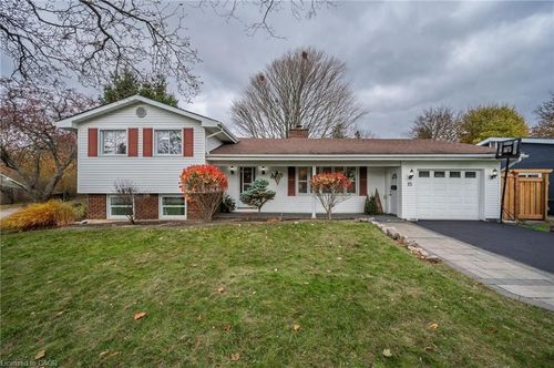 15 Harvest Lane, Brantford, ON, N3R5R3 | Card Image