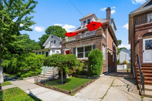 15 E 235th St, Bronx, NY, 10470-1901 | Card Image