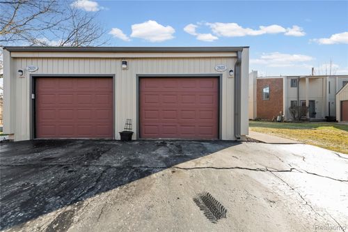 25033 Woodvale Dr N, Southfield, MI, 48034-1213 | Card Image