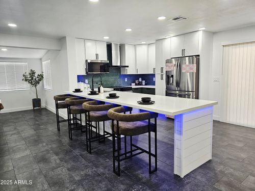 5040 N 69th Dr, Glendale, AZ, 85303-6205 | Card Image