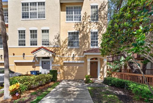 3186 Bayshore Oaks Dr, TAMPA, FL, 33611-4472 | Card Image