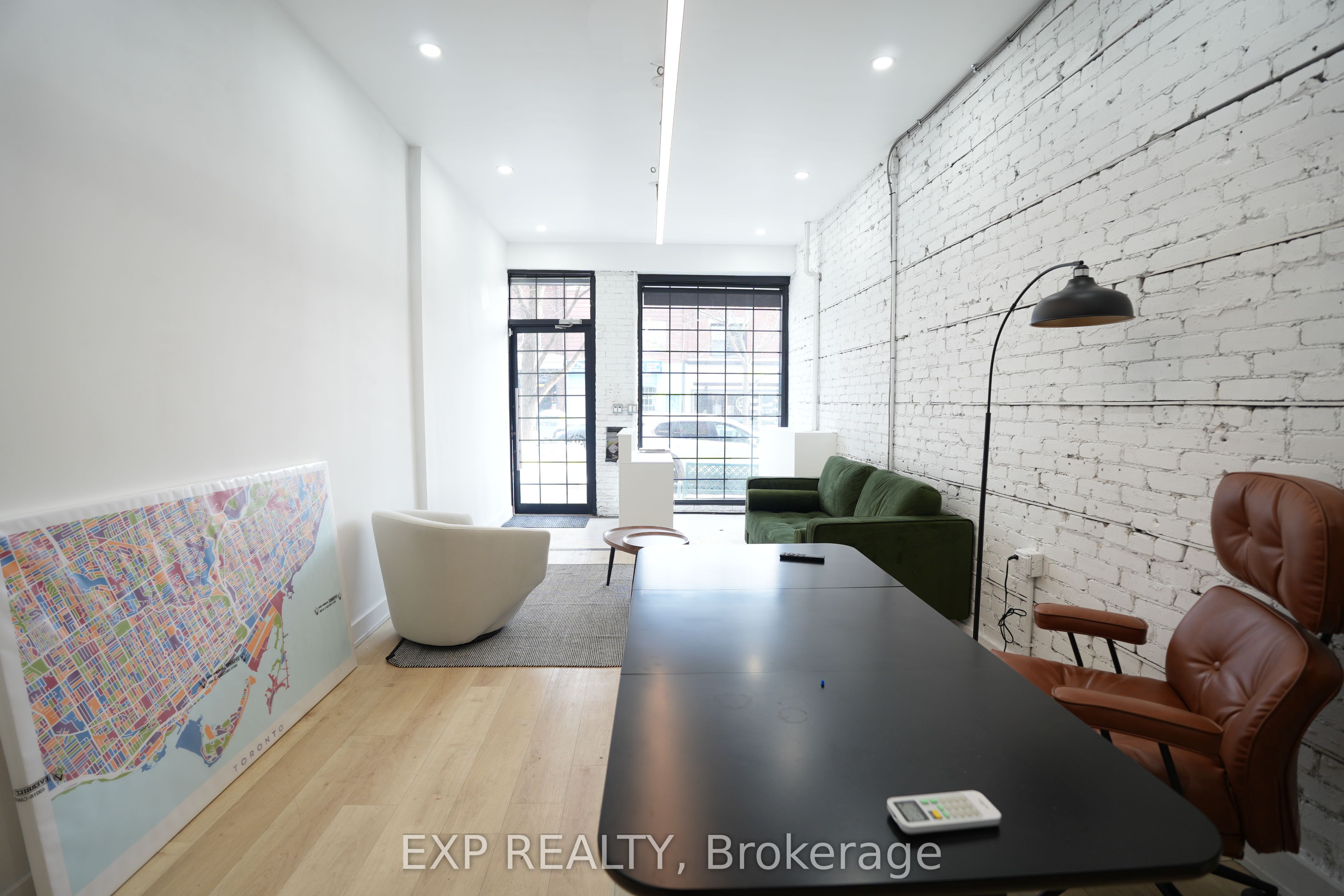 Commercial Lease in Toronto E02 2
