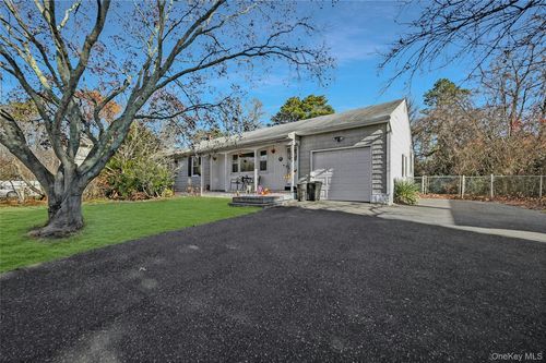 1599 Feureisen Ave, Bohemia, NY, 11716-1531 | Card Image