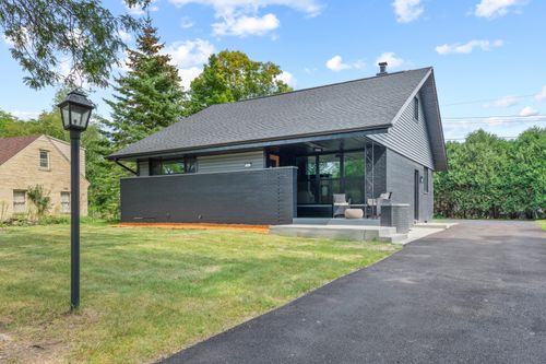 7470 N Navajo Rd, Milwaukee, WI, 53217-3462 | Card Image