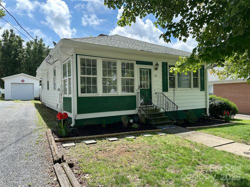 211 Spruce St, Badin, NC, 28009-0345 | Card Image