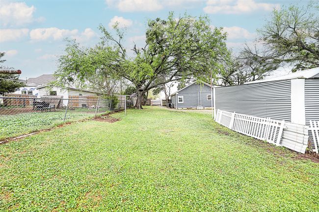 304 Rock Hill Rd, House other with 2 bedrooms, 1 bathrooms and null parking in Bowie TX | Image 33