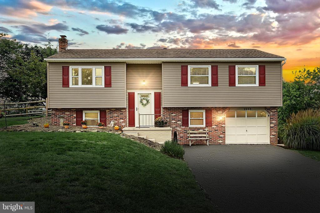 Brighton Cir, Seven Valleys, PA 17360