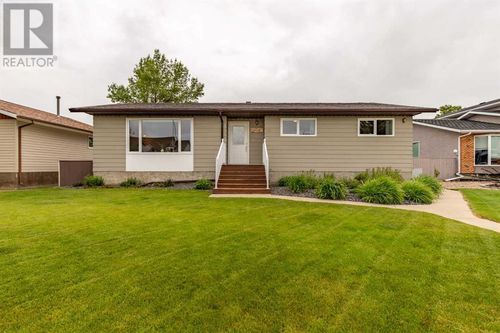 12 Fairway Cres, Foremost, AB, T0K0X0 | Card Image