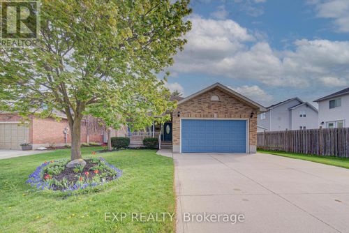 225 Dartmoor Crescent, Waterloo, ON, N2K3S9 | Card Image