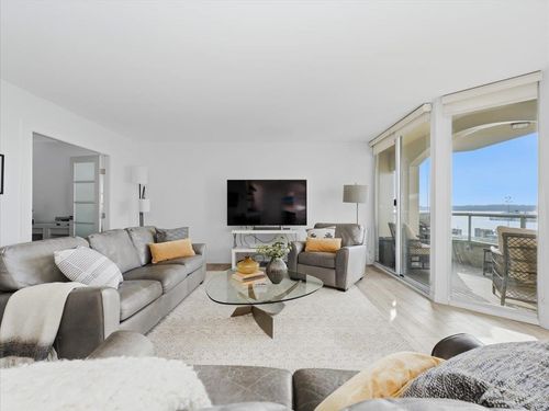 209-168 Chadwick Crt, North Vancouver, BC, V7M3L4 | Card Image