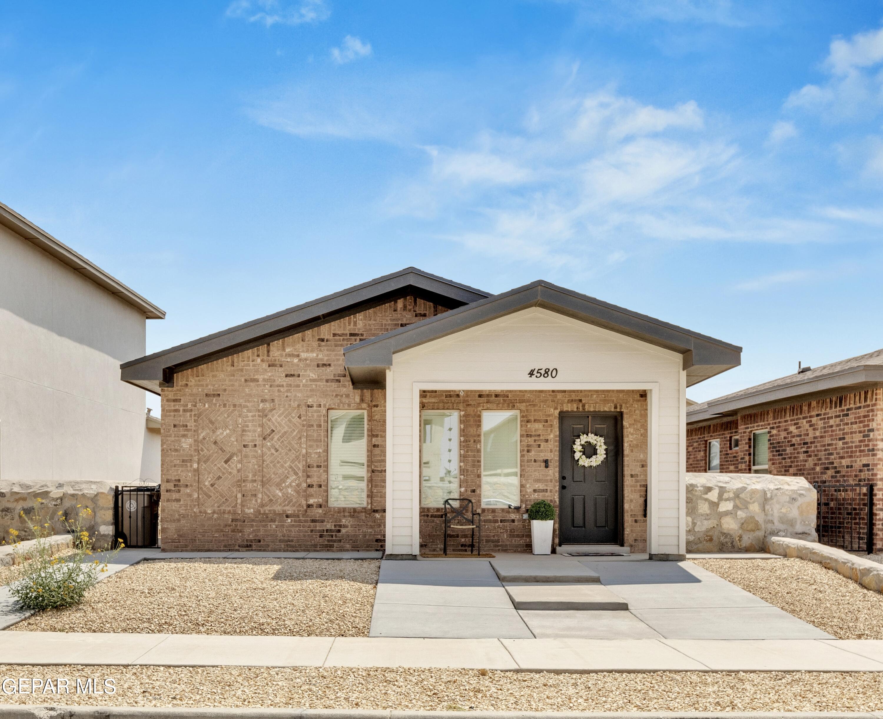 Mark Avizo St, El Paso, TX 79938