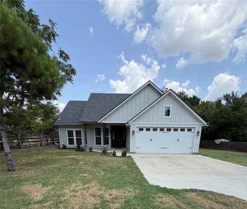115 E 8th St, Weatherford, TX, 76086-1713 | Card Image