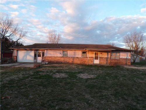 105 S Holiday Lane, Iola, KS, 66749 | Card Image