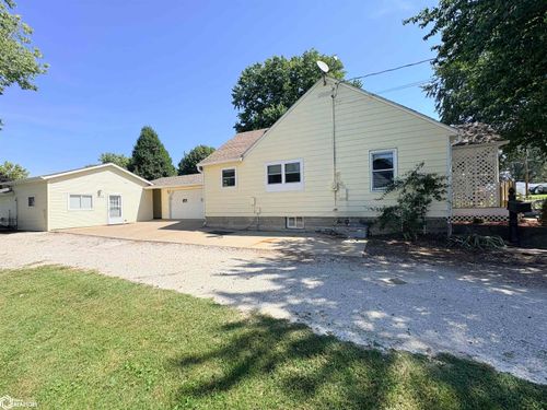 107 14th Ave E, Oskaloosa, IA, 52577-3938 | Card Image