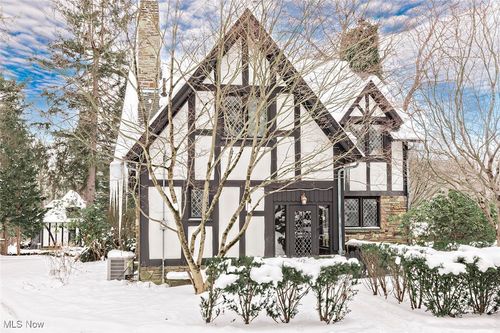 7020 South Woodland Road, Chagrin Falls, OH, 44022 | Card Image