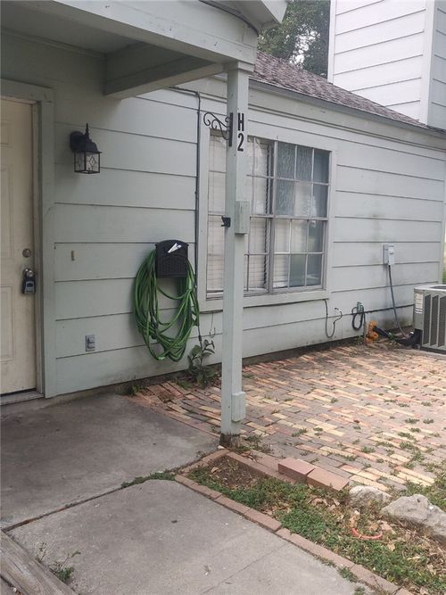 h-2-7202 Mansions Dr, Corpus Christi, TX, 78414-3702 | Card Image