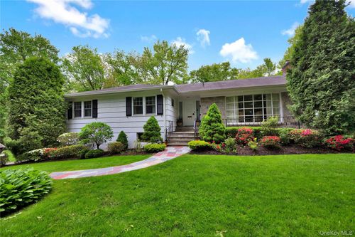 2 Bonnie Briar Ln, Larchmont, NY, 10538-1332 | Card Image