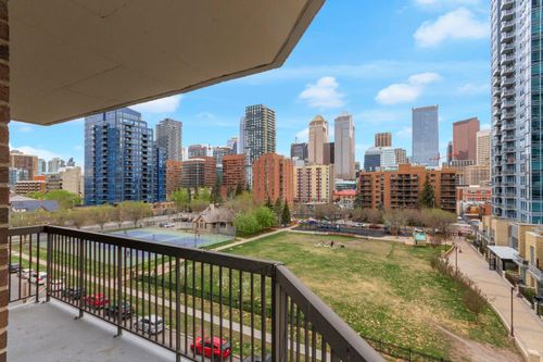 602 - 215 14 Ave Sw, Condo with 2 bedrooms, 2 bathrooms and 1 parking in Calgary AB | Card Image