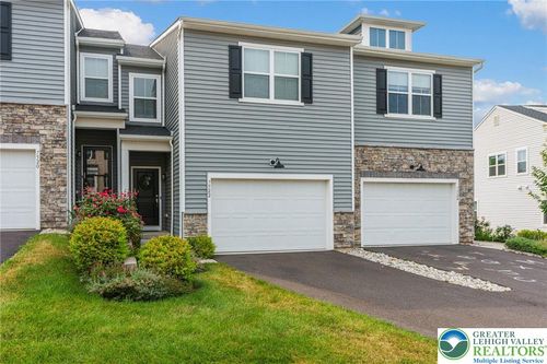 7522 Clayton Ave, Coopersburg, PA, 18036-8726 | Card Image