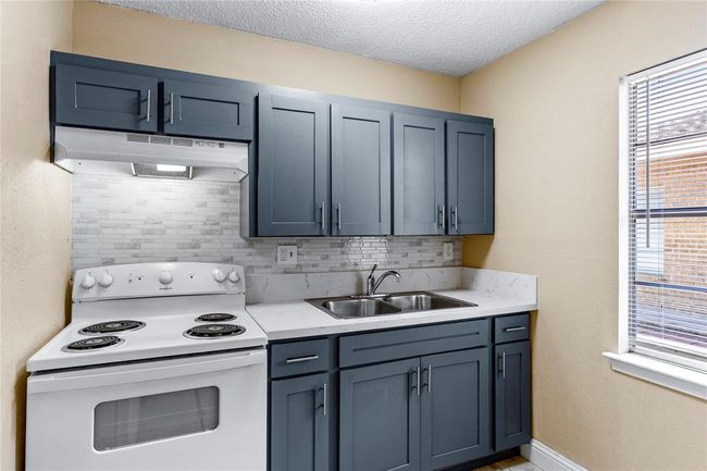 Kitchen | Image 10