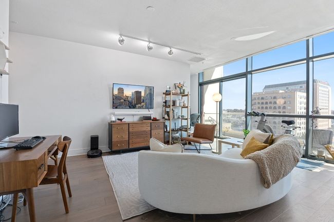 Light and bright east-facing location brings in bright morning sun and offers a shady evening terrace. | Image 4