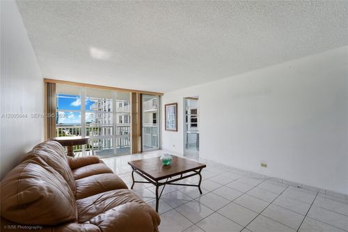 617-231 174th St, Sunny Isles Beach, FL, 33160-3316 | Card Image