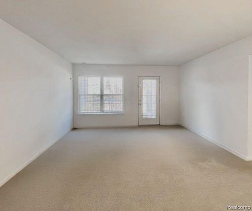 2664 S Knightsbridge Cir, Ann Arbor, MI, 48105-9286 | Card Image