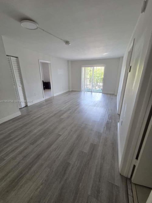 10-4717 Nw 7th St, Miami, FL, 33126-2251 | Card Image