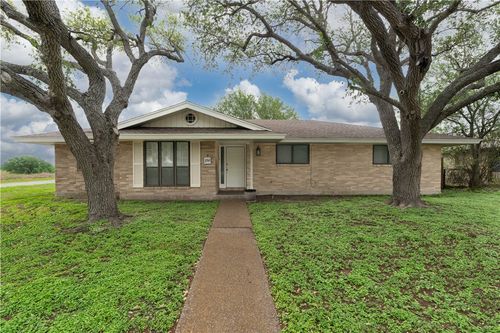 750 Retama Ave, Taft, TX, 78390-3114 | Card Image