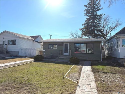 936 Wallace Street, Regina, SK, S4N3Y5 | Card Image