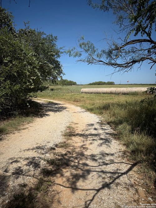 2015 County Road 420, Stockdale, TX, 78160-6612 | Card Image