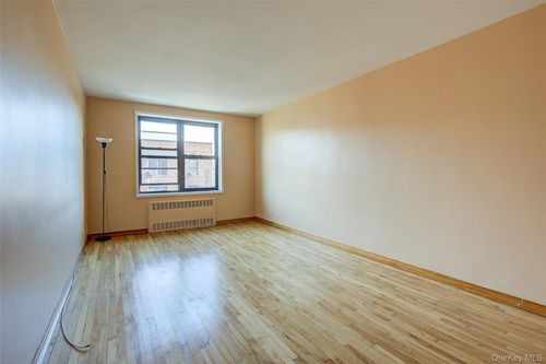 apt-6m-87 34th Ave, Jackson Heights, NY, 11372-3365 | Card Image